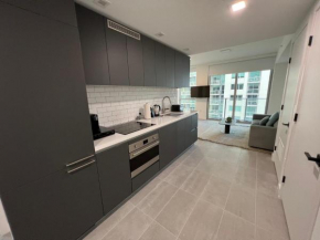 227-2113IC DOWNTOWN MIAMI STUDIO
